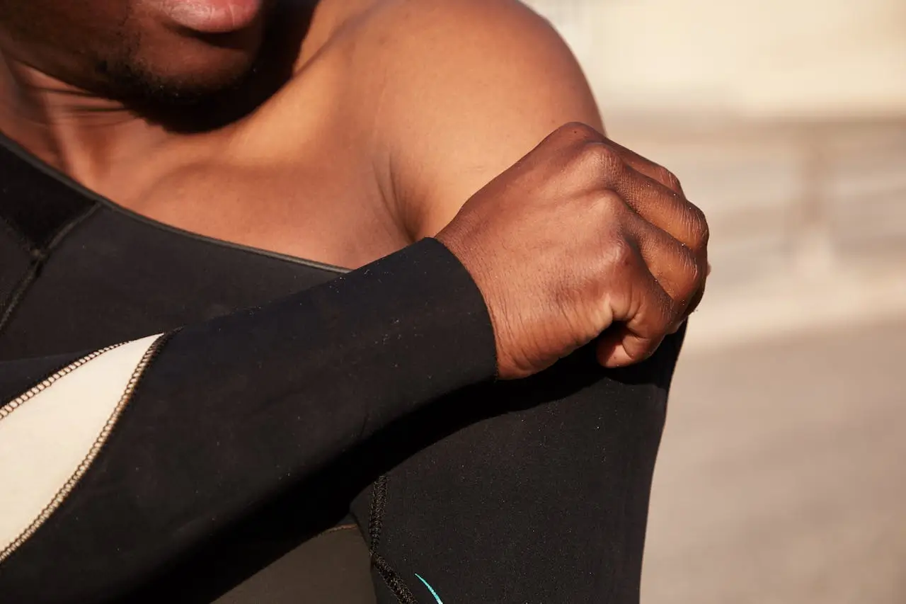 What causes a rotator cuff tear?